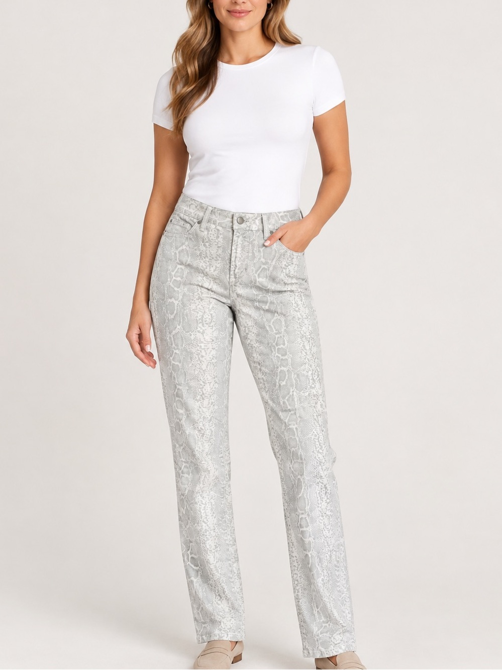 NYDJ Straight Leg Jeans in Light Snake Print - Cream/Gray. Size:2 - Picture 1 of 11